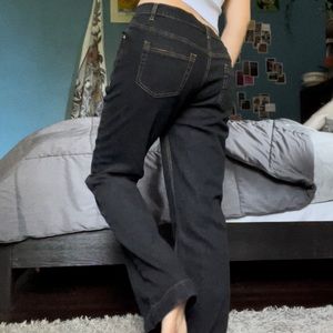 black denim low waisted jeans